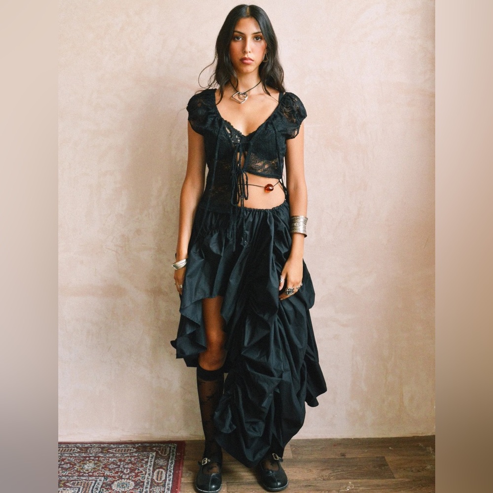 Caspar the Label Venus in Gemini Maxi Skirt Black